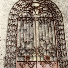 faux iron gate made from toilet paper tubes / suzys artsy craftsy sitcom