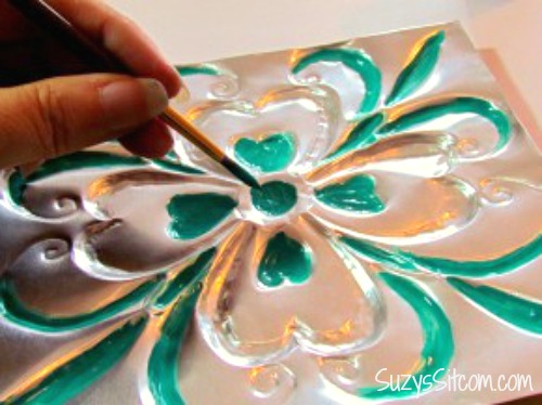 https://suzyssitcom.com/wp-content/uploads/2012/06/faux-tin-tiles-made-from-cookie-sheets9.jpg