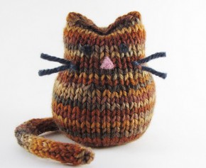 Cat Knitting Pattern by Linda Dawkins