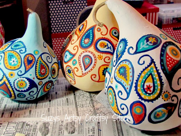 Paisley Chickens/Suzys Artsy Craftsy Sitcom #crafts #painting #gourd art