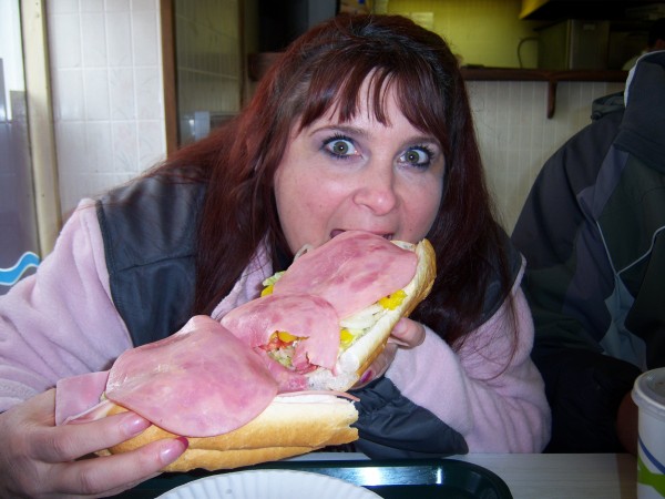 Eating huge sandwich/Suzys Artsy Craftsy Sitcom 