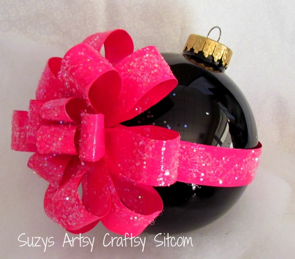Wrapped Ornaments / Suzys Artsy Craftsy Sitcom #Christmas #paper crafts