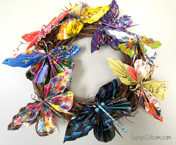 recycled-magazine-butterfly-wreath2